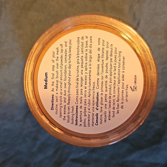 Senegence Translucent Loose Powder Medium - Picture 2 of 5